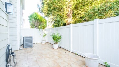 10055 Melinda Way in Los Angeles, CA - Building Photo - Building Photo