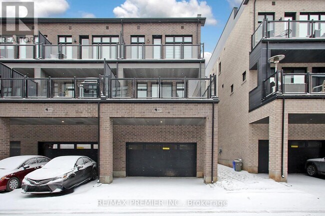 3057 Welsman Gdns in Oakville, ON - Building Photo - Building Photo