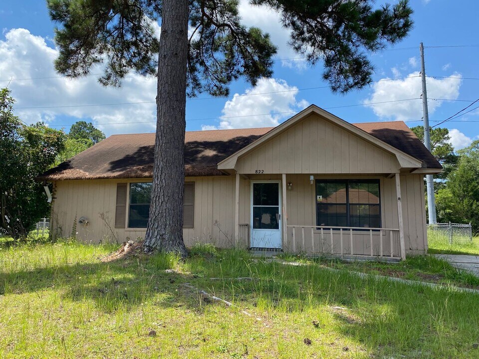 822 Lost Grove Ln in Hinesville, GA - Building Photo
