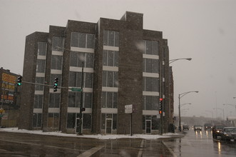 2500 S Halsted St in Chicago, IL - Foto de edificio - Building Photo