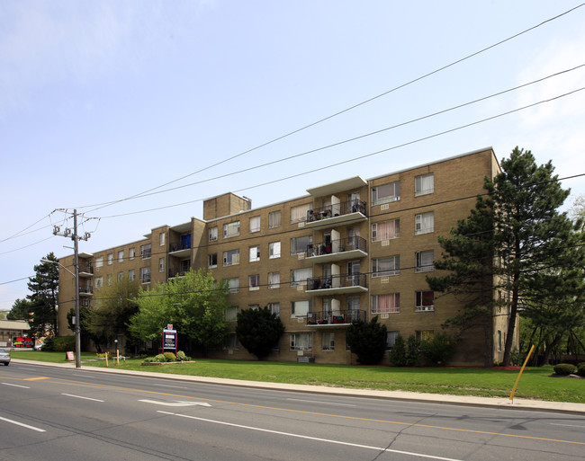 2895 Bathurst St in Toronto, ON - Building Photo - Building Photo