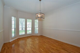 5211 Laurel St in Bellaire, TX - Building Photo - Building Photo