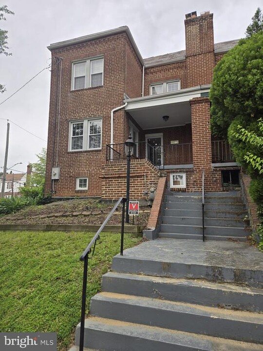 6131 14th St NW in Washington, DC - Building Photo