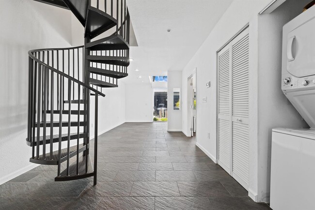 1490 SE 15th St, Unit 104 in Fort Lauderdale, FL - Building Photo - Building Photo