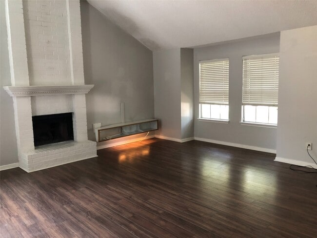 38 Meadow Cove Dr in The Woodlands, TX - Foto de edificio - Building Photo