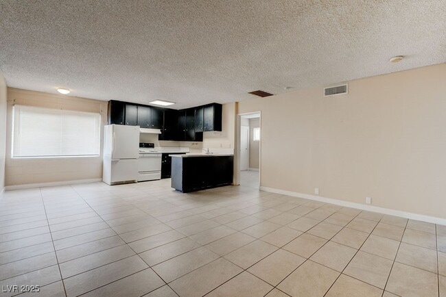 698 Northrop Ave in Las Vegas, NV - Building Photo - Building Photo