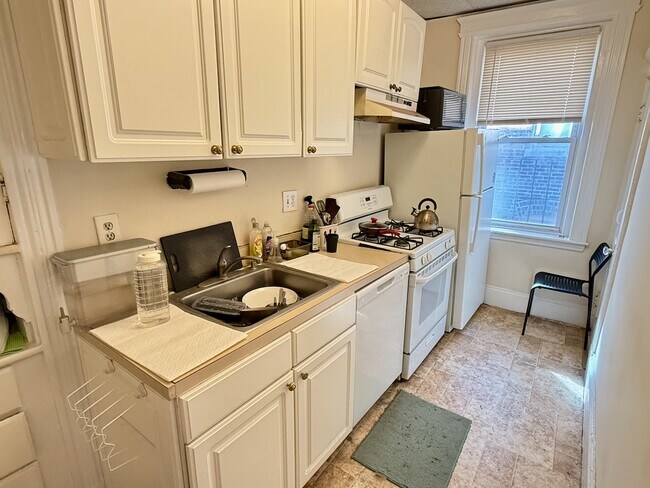 26 Park Vale Ave, Unit 8