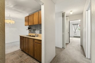 1600 Dufferin Crescent in Nanaimo, BC - Building Photo - Building Photo