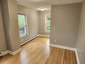 52 Meadow St, Unit 2nd Floor in Wallingford, CT - Building Photo - Building Photo