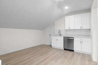 3 James St in Meriden, CT - Building Photo - Building Photo