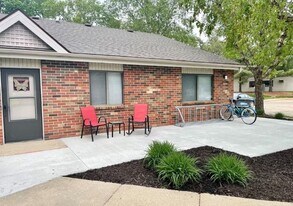 1111 E Iowa Ave in Indianola, IA - Building Photo