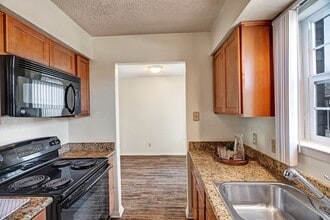 Golden Crest in Odessa, TX - Building Photo - Building Photo