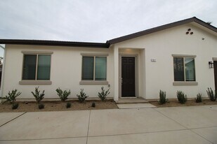 1317 E Portals Ave in Fresno, CA - Building Photo