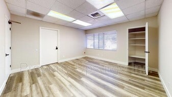 1300 West St in Redding, CA - Building Photo