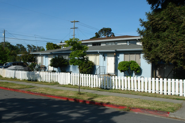 900-902 Larkspur Dr in Burlingame, CA - Building Photo - Building Photo