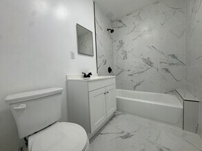 5319 S Hoover St in Los Angeles, CA - Foto de edificio - Building Photo