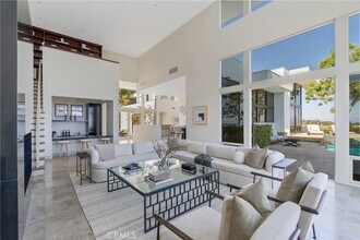1436 Summitridge Dr, Unit 615 in Beverly Hills, CA - Building Photo - Building Photo