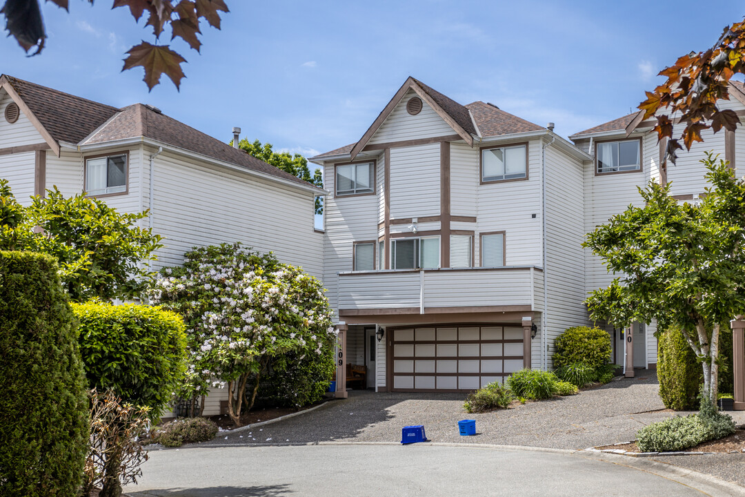 Green Hill Place in Coquitlam, BC - Building Photo