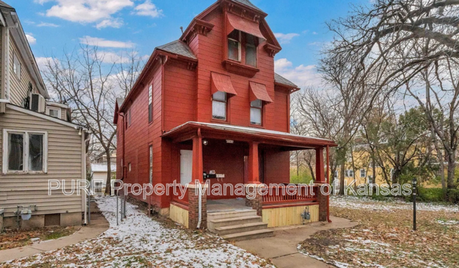 1262 SW Clay St in Topeka, KS - Foto de edificio - Building Photo