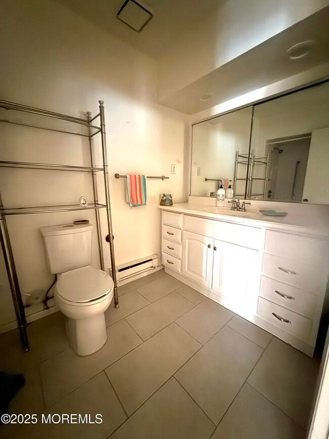 34 Meadow Green Cir in Englishtown, NJ - Building Photo - Building Photo