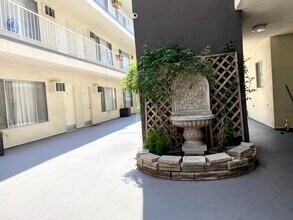 Bronson Towers in Los Angeles, CA - Building Photo - Building Photo