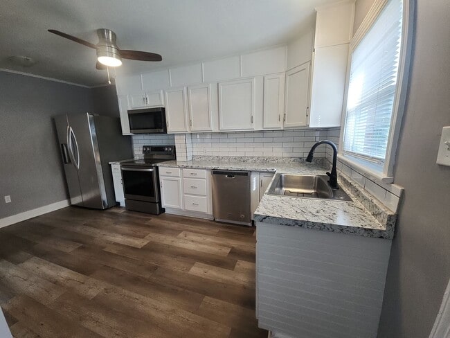 1056 Campbell St in Jackson, TN - Foto de edificio - Building Photo