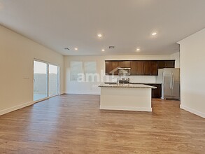 8164 Inhibition Ct in Las Vegas, NV - Building Photo - Building Photo