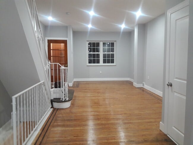 property at 2413 S Rosewood St