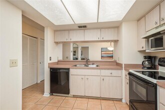 2713 Countryside Blvd in Clearwater, FL - Building Photo - Building Photo