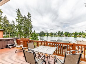 3728 Serene Way in Lynnwood, WA - Foto de edificio - Building Photo