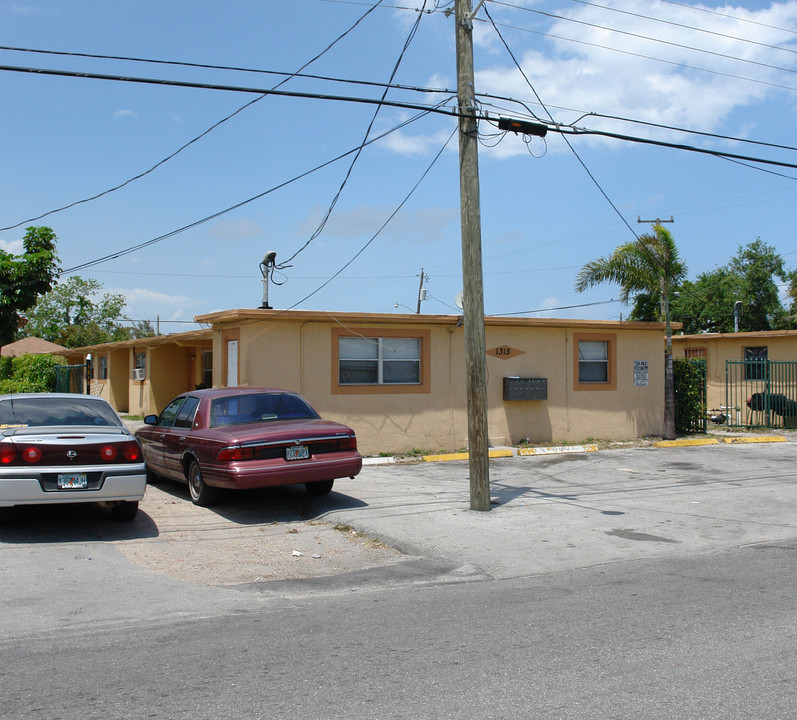 1311-1315 NW 7th St in Fort Lauderdale, FL - Building Photo