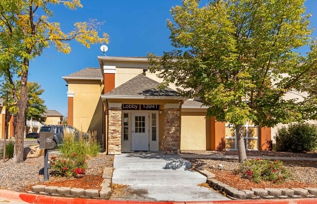 Furnished Studio-Denver - Aurora South in Aurora, CO - Foto de edificio - Building Photo