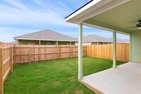 3408 Lindsay Ln in Seguin, TX - Foto de edificio - Building Photo