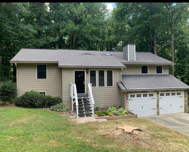 property at 211 Crabapple Ln