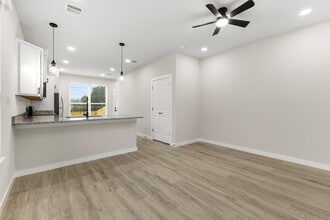 1316 Williams St in Brenham, TX - Building Photo - Building Photo