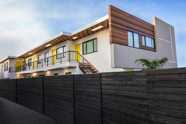 1949 Park Grove Ave. in Los Angeles, CA - Foto de edificio - Building Photo