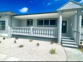 15925 NE 18th Ave in North Miami Beach, FL - Building Photo - Building Photo