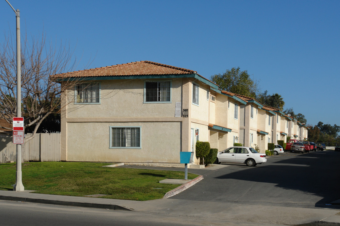 La Familia Vista in Vista, CA - Building Photo