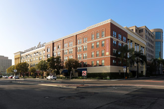 Carnegie Plaza Apartments in Anaheim, CA - Building Photo - Building Photo