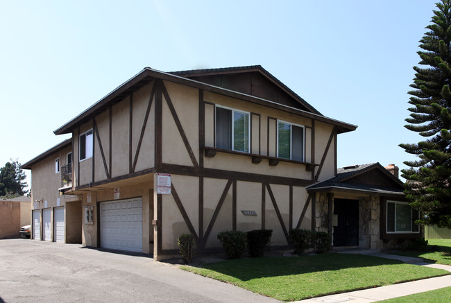 1227 S Athena Way in Anaheim, CA - Building Photo - Building Photo