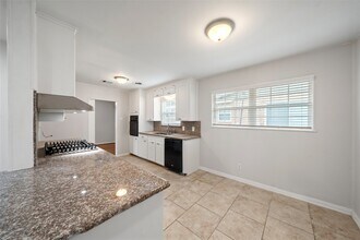 9779 Westview Dr in Houston, TX - Building Photo - Building Photo