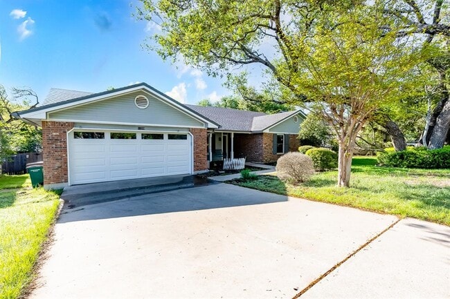 11209 Deadoak Ln in Austin, TX - Building Photo - Building Photo