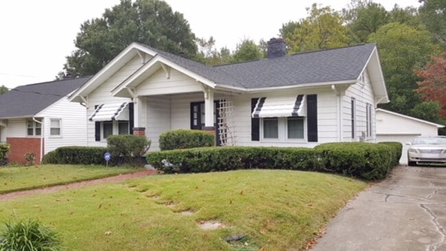 2007 S Benbow Rd in Greensboro, NC - Building Photo - Building Photo