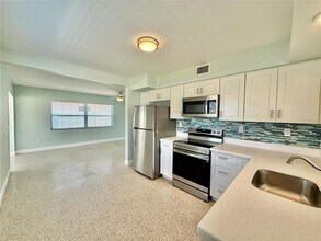 104 15th Ave in Indian Rocks Beach, FL - Building Photo - Building Photo