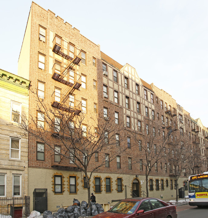 2064 Nostrand Ave in Brooklyn, NY - Foto de edificio