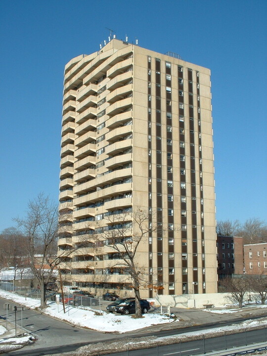 Tower One in Yonkers, NY - Building Photo