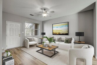 512 Eberhart Ln in Austin, TX - Building Photo - Building Photo