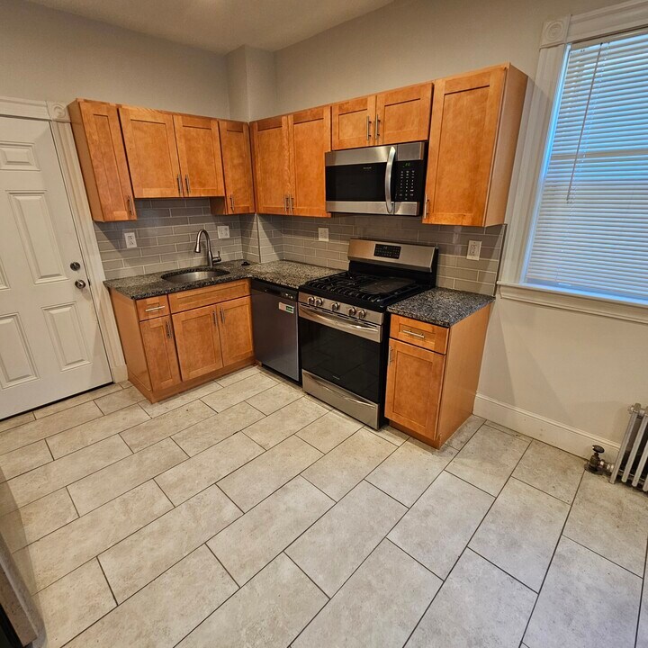 384 Washington St, Unit 1 in Cambridge, MA - Building Photo