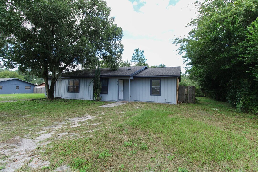 939 Hughey St in Apopka, FL - Building Photo