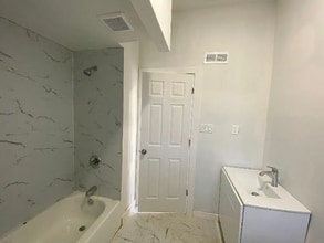 260 W Johnson St in Philadelphia, PA - Foto de edificio - Building Photo